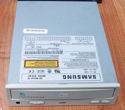 Samsung SCR-3232 CD ROM DRIVE 32X IDE (SCR3232)