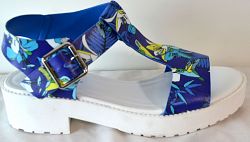 Breckelles Blue T Strap Floral Print Sandals Faux Leather - 8.5 / Blue