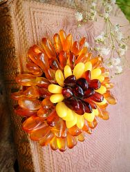 Uplifting Baltic Amber Flower Crochet Brooch 1